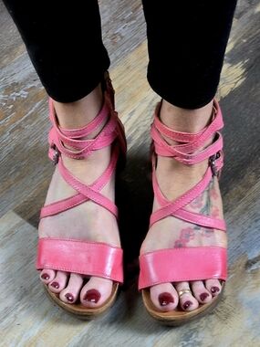 Miz Mooz Coral/Pink Crisscross Leather Strapoy Wedge Comfort Sandals 9 COMFORT